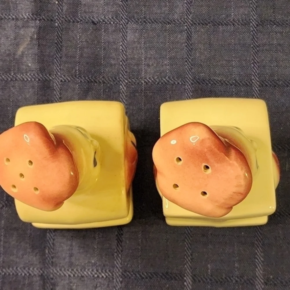 Vintage Shawnee Ceramic S‎ & P Letters Salt and Pepper Shakers